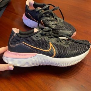 Women’s Nike Tennis Shoes